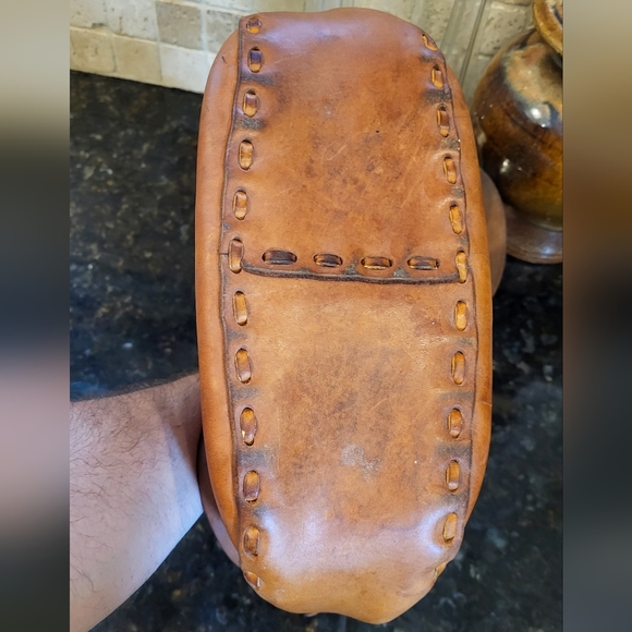 Vintage Tan Tooled Leather Purse with Embossed Flowers, Birds, and Butterflies - Picture 8 of 15